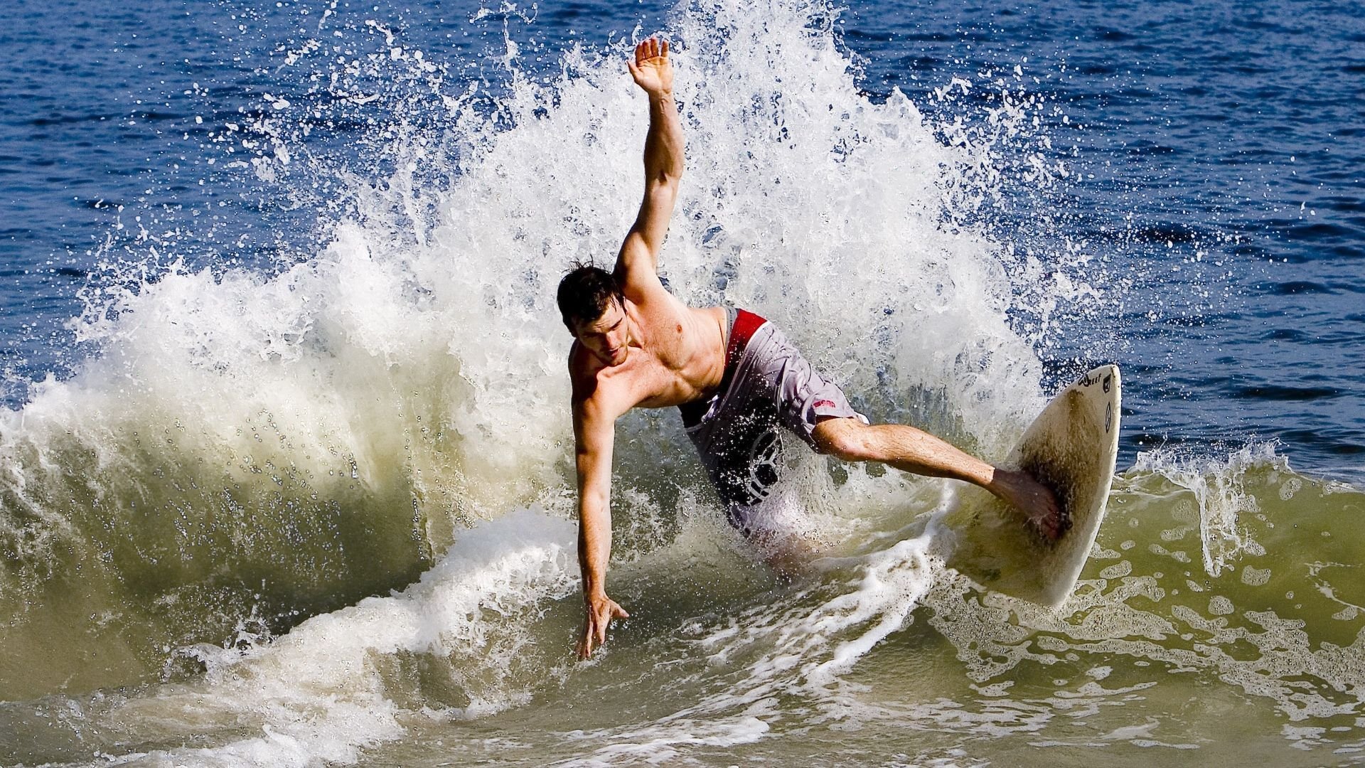 “武汉马拉松：跑步不止，赛道无限”