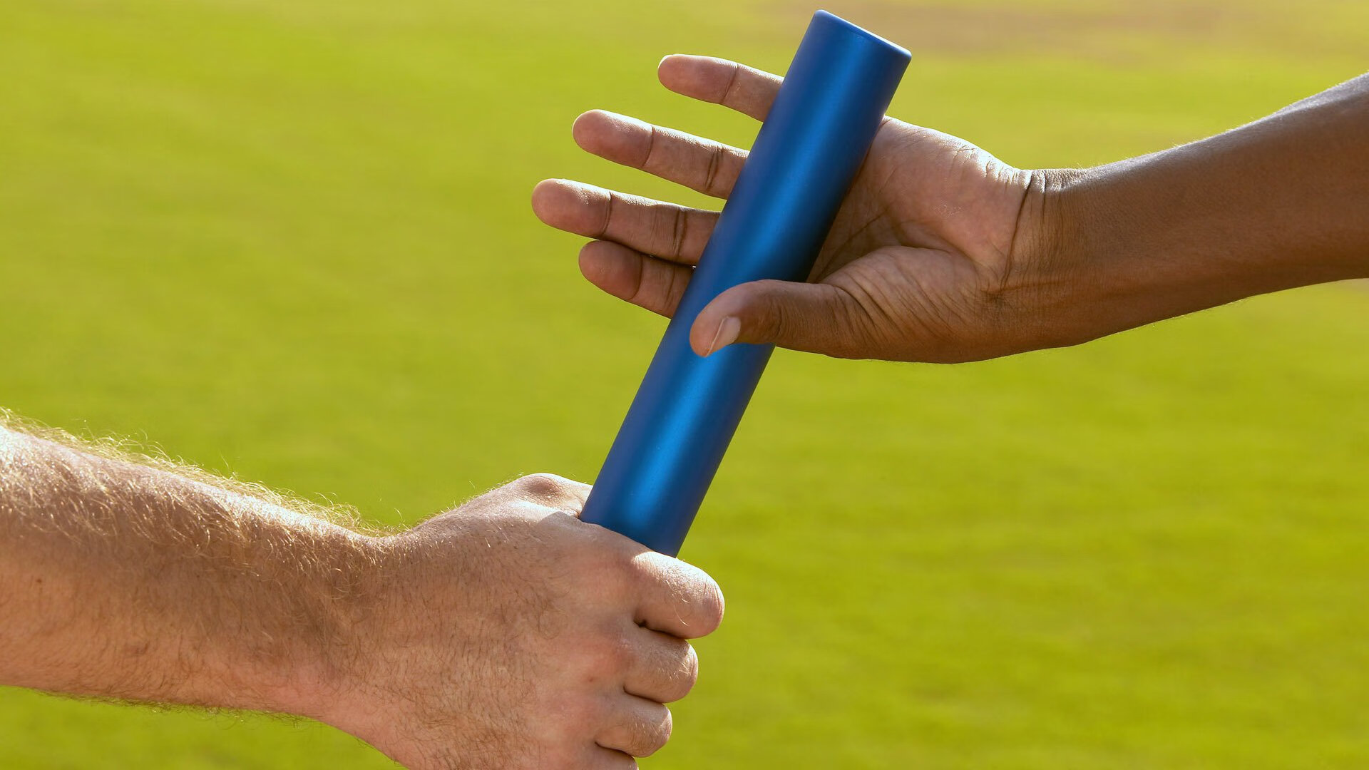 “三叉湖滚球赛：选手精准操控，赛场悬念不断”